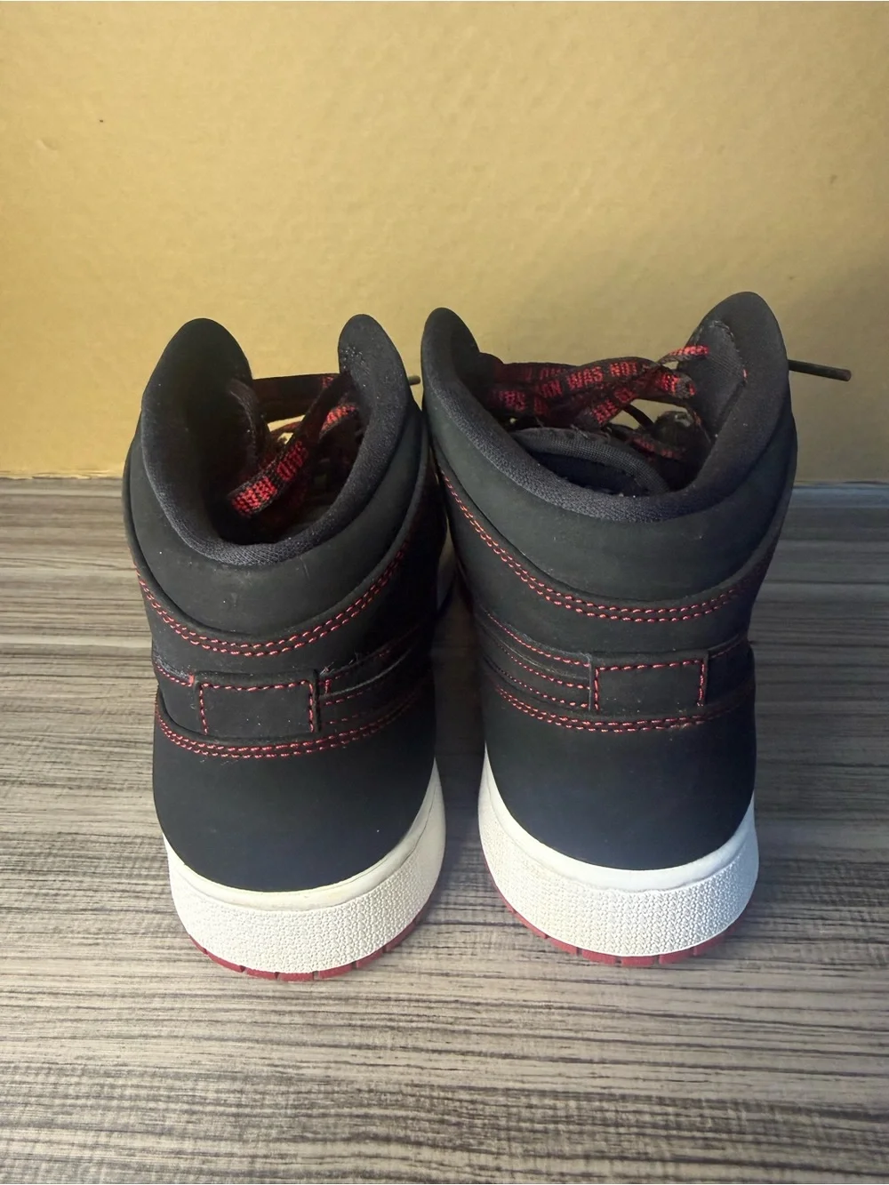 Nike Kids come fly with me retro 1 mid jordans.